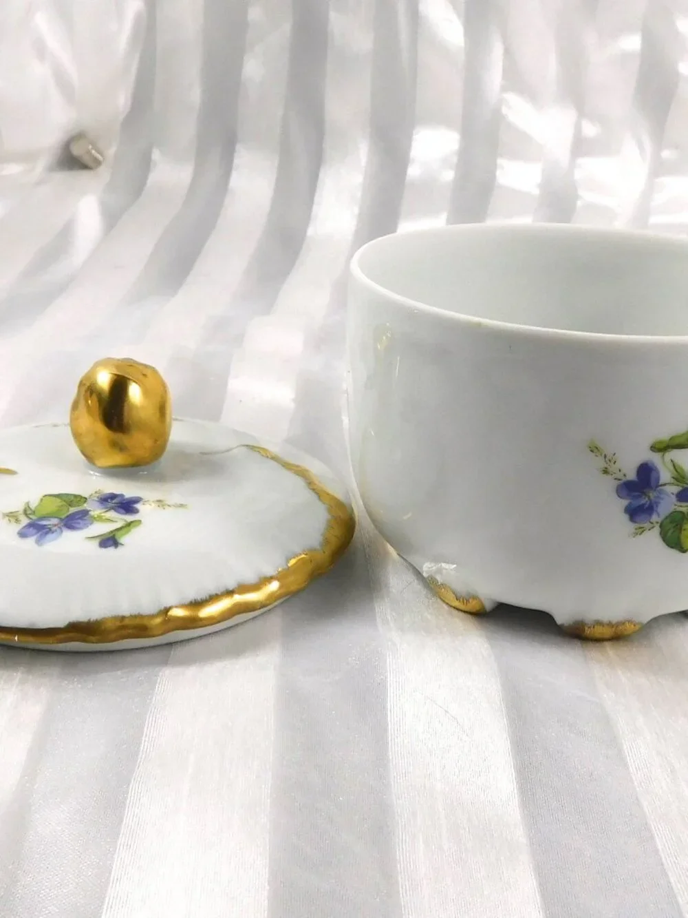 Limoges Castel Covered Vanity Dish # 27033